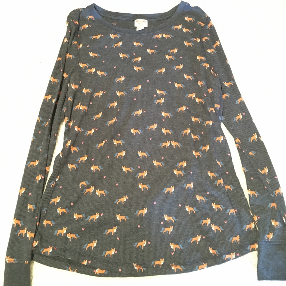 Long sleeve shirt with foxes